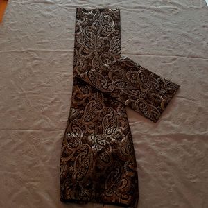 Straight-legged pants